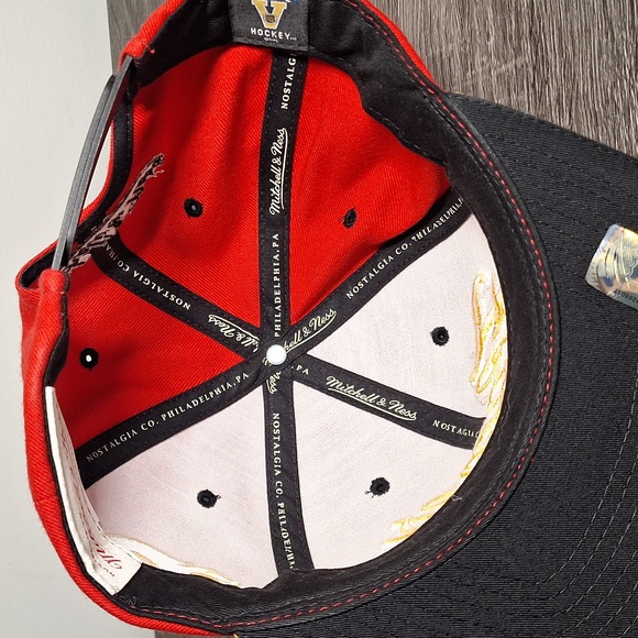 CALGARY FLAMES NHL Mitchell & Ness Hockey Snapback (Adjustable) - Picture 6 of 8